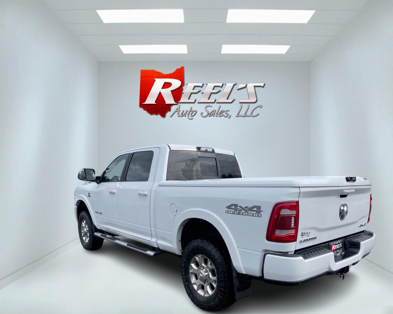 2020 White /Black RAM 2500 Laramie Crew Cab SWB 4WD (3C6UR5FL7LG) with an 6.7L I6 OHV 24V TURBO DIESEL engine, 6A transmission, located at 11115 Chardon Rd. , Chardon, OH, 44024, (440) 214-9705, 41.580246, -81.241943 - This 2020 Ram 2500 Laramie Crew Cab is a powerhouse pickup truck designed for serious towing and hauling capabilities. Under the hood lies a 6.7L Cummins Turbo Diesel engine mated to a 6-speed 68RFE transmission with 3.73 gearing, producing an impressive 370 hp and a staggering 850 lb-ft of torque. - Photo#6